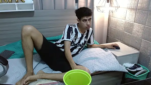 AlexVance_ Adlı Modelin Canlı XXX Sohbeti