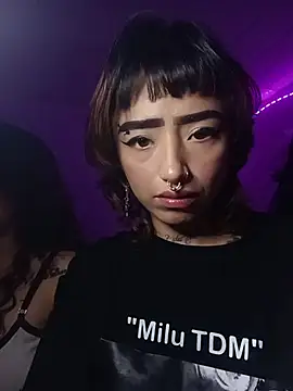 AlexxaAndRileyy élő XXX-chatje