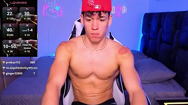 Luke_Muscle élő XXX-chatje