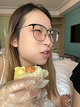 xiaozz-001's Live XXX Chat