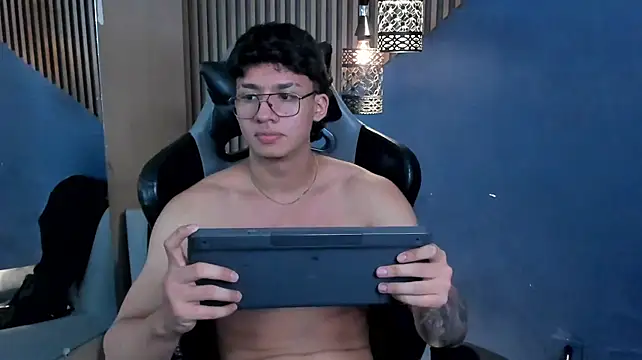 Chat XXX ao vivo de Axxel_Muscle