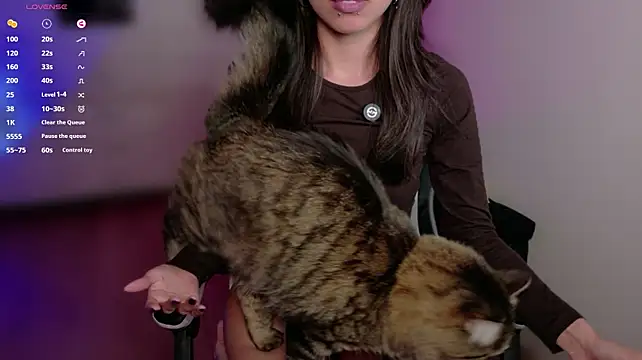Chat +18 de NanakoDollx ao vivo