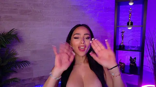 Cupcake_Izzy Chat XXX in diretta
