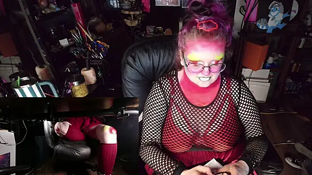Sinstresshemlock's Live XXX Chat