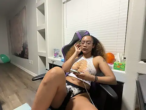 ReeseZen's Live XXX Chat
