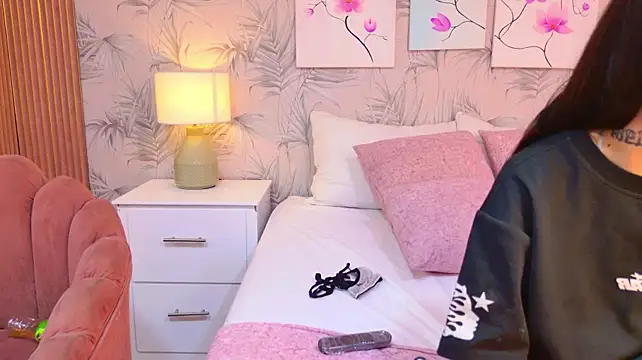 LaurenHazell's Live XXX Chat