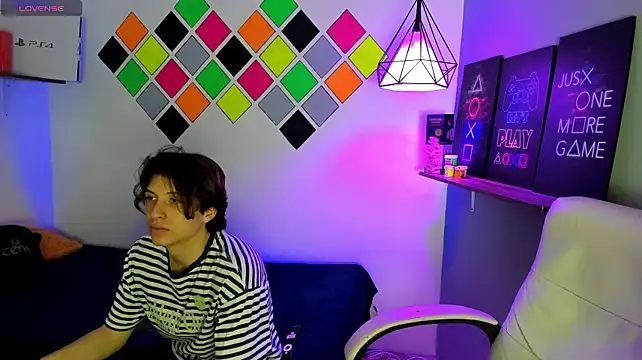 Marcoviolet live XXX chat
