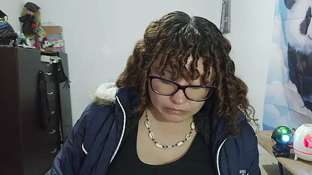 curly_greeneyed live XXX chat