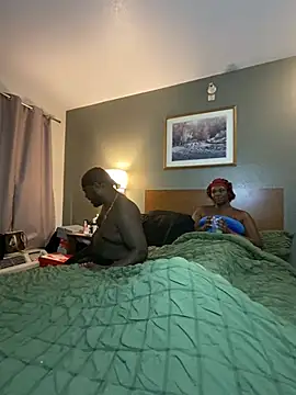 XXX chat uživo modela Tattedupdek