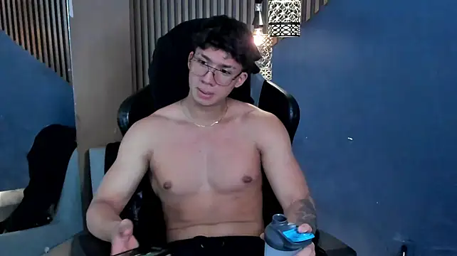 Axxel_Muscleのウェブカメラショー