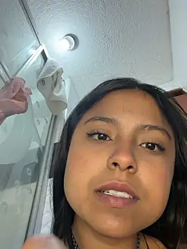 Chat +18 de littlee_Lucy ao vivo