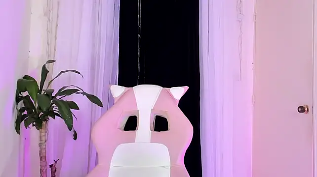 EmmaRusellx Adlı Modelin Canlı XXX Sohbeti