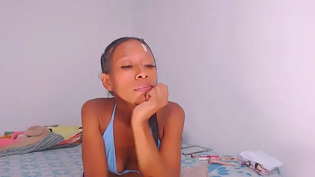 XXX chat uživo modela monserrath_bitch_naughty