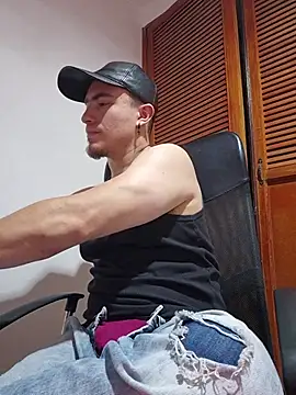 צ'אט XXX בשידור חי של TouchDaddy4