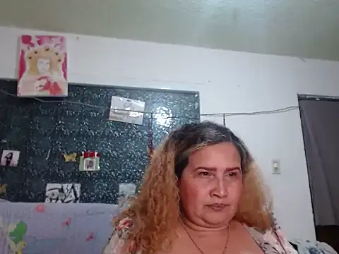 Perla1981-- Live XXX-Chat