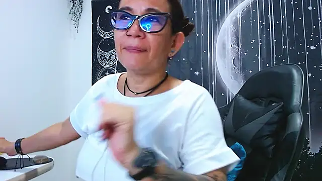 Hikaryfire's Live XXX Chat