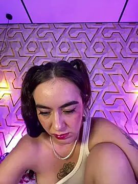 MelanyyJhonson15's Live XXX Chat