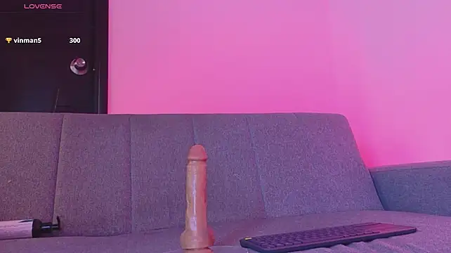 XXX chat uživo modela miah_storm