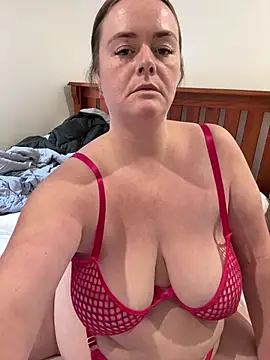 carinabro10's Live XXX Chat