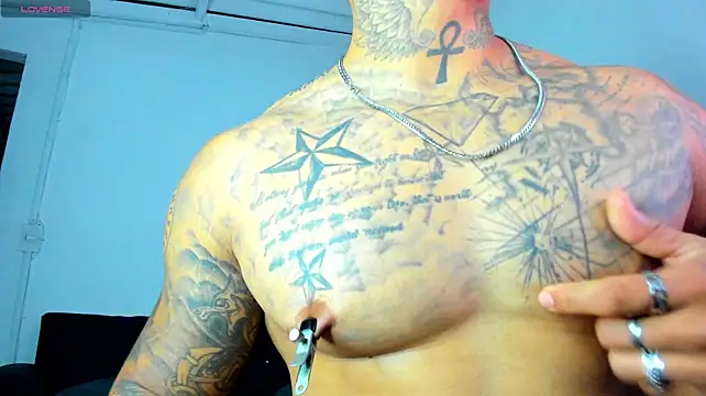 David_tatto1: διαδικτυακό σόου στην κάμερα