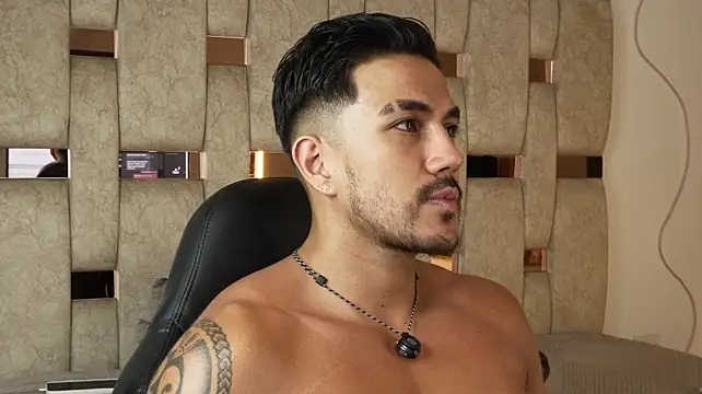 aaron_bolt Chat XXX live
