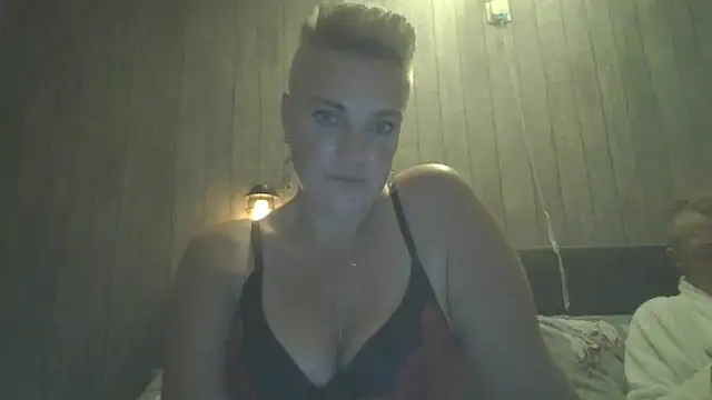 bicouple1992 Live XXX-chat