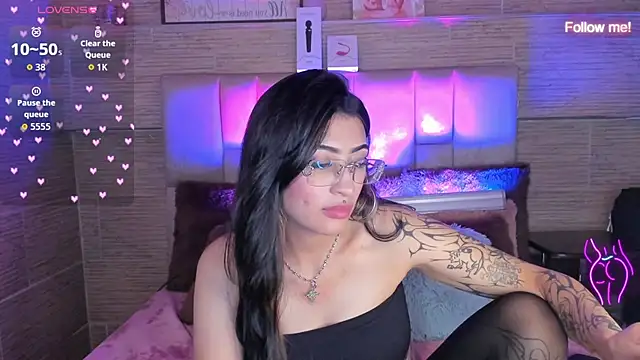 Czat XXX na żywo – mia_devine_