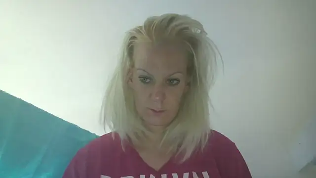 SlyLady's Live Chat Room