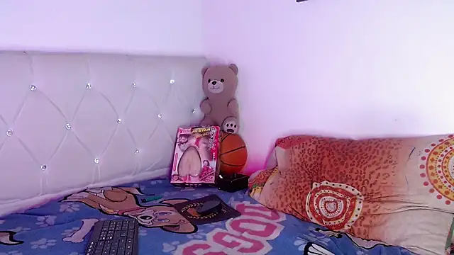 Angel_foxc13 Chat XXX in diretta