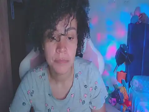 צ'אט XXX בשידור חי של shayna_cute
