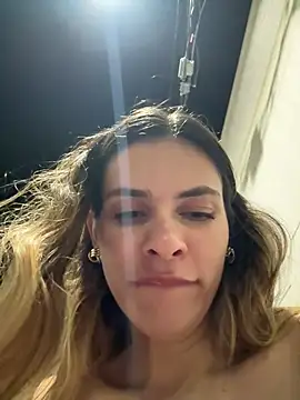 Chat +18 de cuteluci_ ao vivo