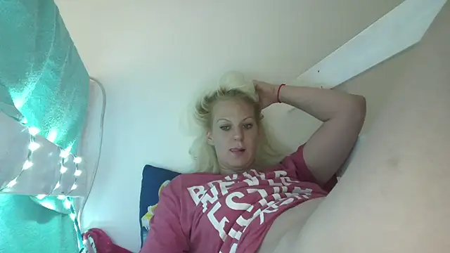 SlyLady Chat XXX live