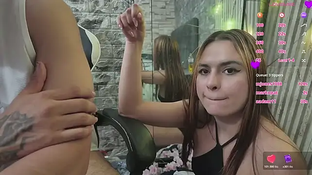 Chat XXX ao vivo de Hot_Couple_699