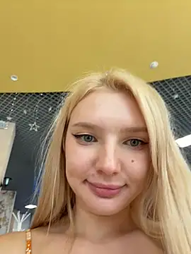 AmmyInPublic's Live XXX Chat