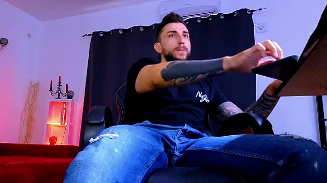 XXX chat uživo modela MightyAaron66