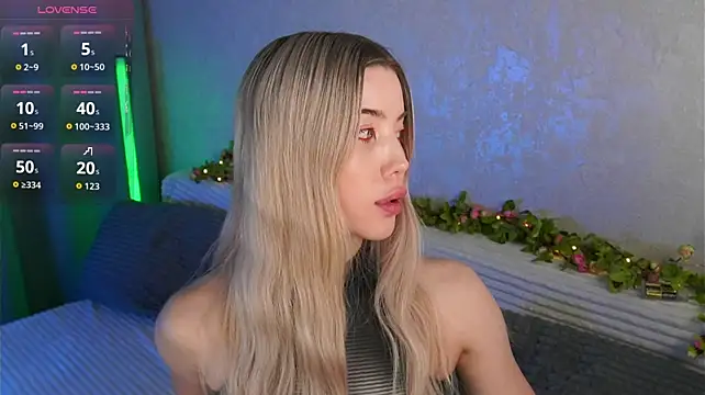 LindaThackerr's Live XXX Chat