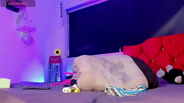 naomy__xx XXX чат на живо