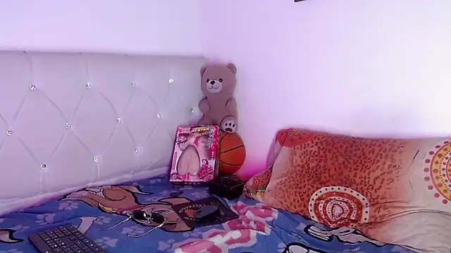 Angel_foxc13 élő XXX-chatje