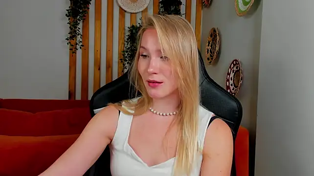 ElaraVoltage Chat XXX live