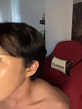 Chat XXX en directo de Plaxxxtique