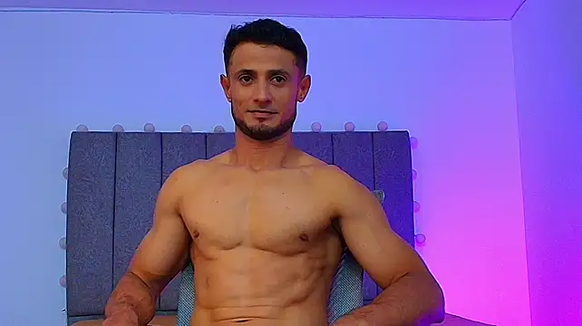 Adonys_Lewis_ Adlı Modelin Canlı XXX Sohbeti