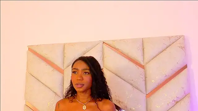 AlanaDoll Adlı Modelin Canlı XXX Sohbeti