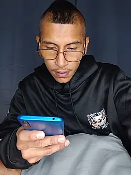 Chat XXX en directo de Hard_brown03