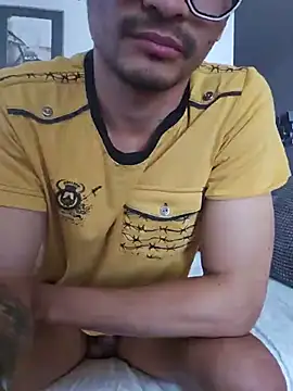 Lokomo32 live XXX chat