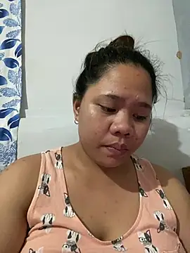 -CLARAMommy- Adlı Modelin Canlı XXX Sohbeti