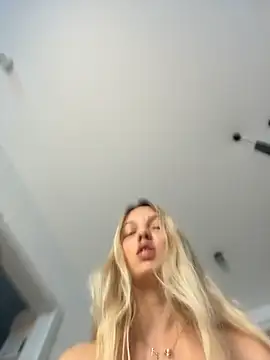 Adelina0001 XXX чат на живо