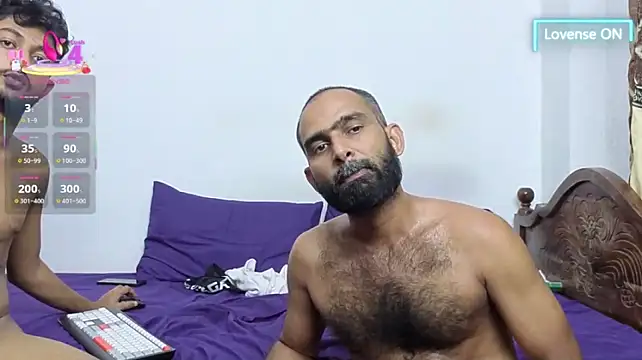 แชท XXX สดของ DesiDaddyandSon