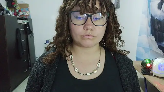 curly_greeneyed's Live XXX Chat