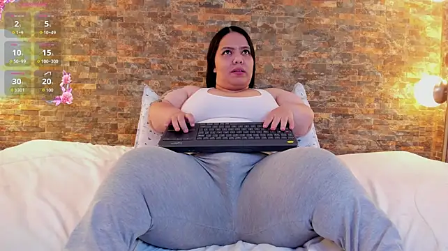 adenile5 Chat XXX live