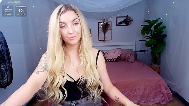 XXX chat uživo modela White_F0x